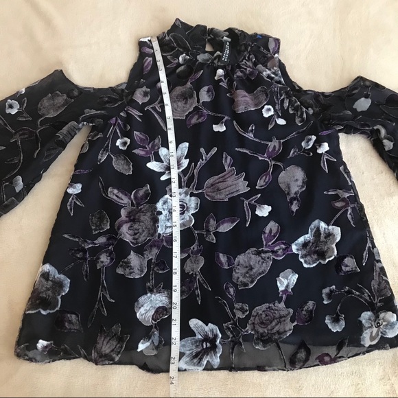 Design Lab Floral Cold Shoulder Top - Size XS - Picture 12 of 13
